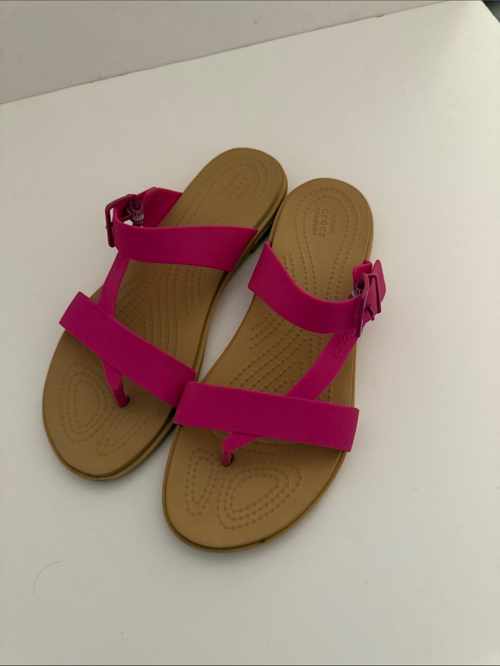 CROCS Women's Tulum toe post fuschia